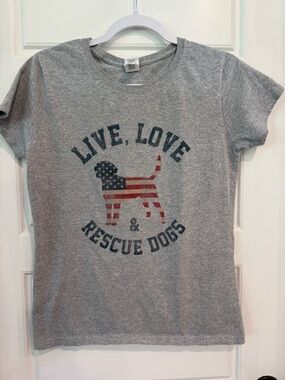 Gildan Gray Short Sleeve Tee with Patriotic Flag Dog Graphic